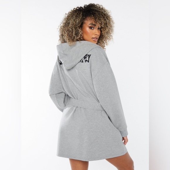 NWT Savage X Fenty Forever Savage Showgirl Short Robe Platinum Gray - Picture 2 of 14